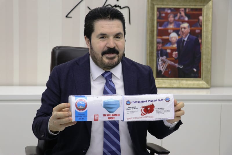 Mayor of Turkey&#8217;s eastern Ağrı to send masks to Trump, Hollywood stars