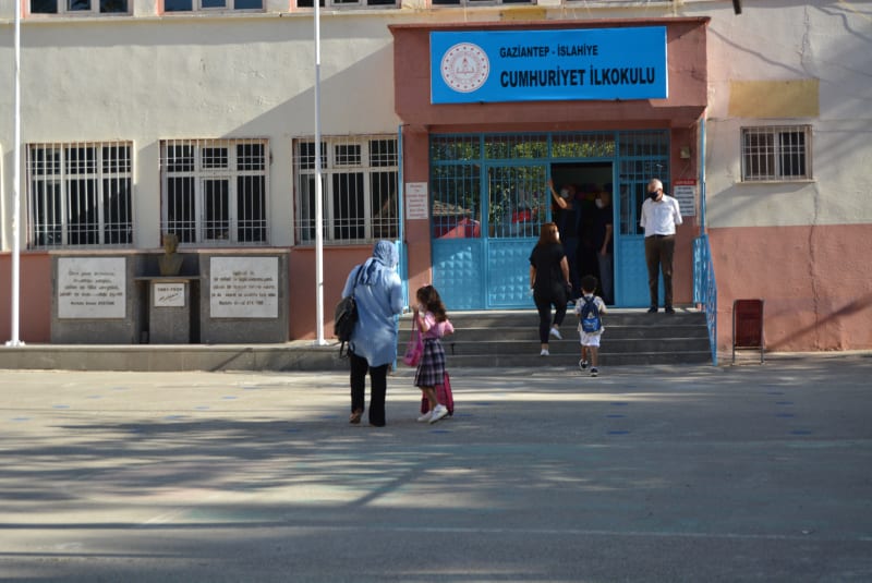 Schools in Turkey reopen with reduced schedule amid COVID-19