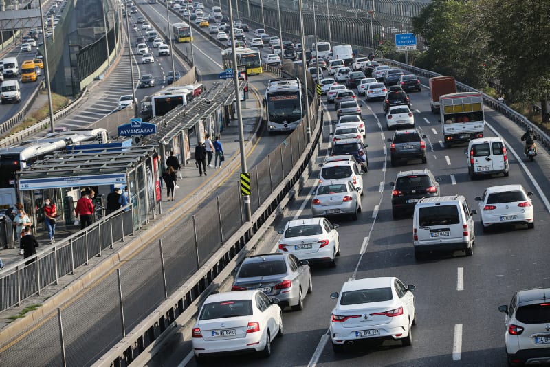 Residents of Turkey’s Istanbul spend 6 days in a month on traffic