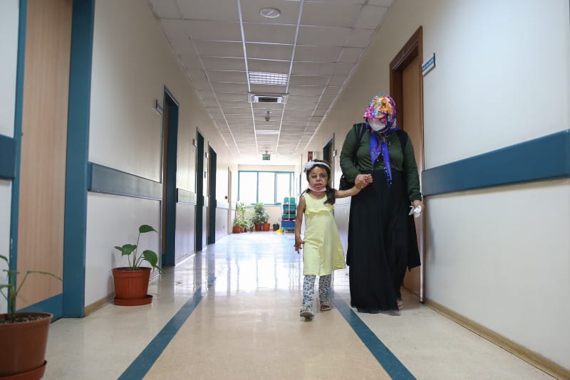 5-year-old Syrian girl gets treatment in Turkey