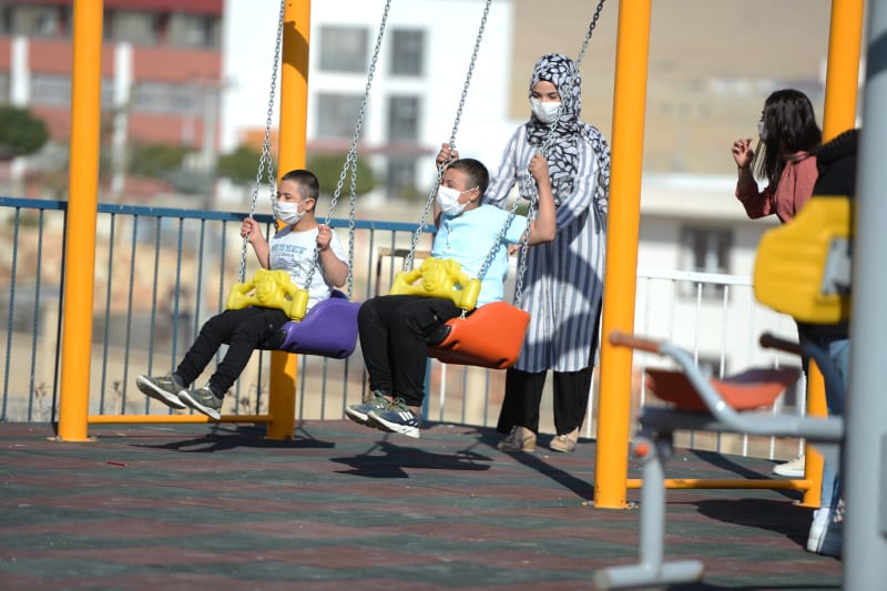 Virus risk higher for children not at school in Turkey, expert says