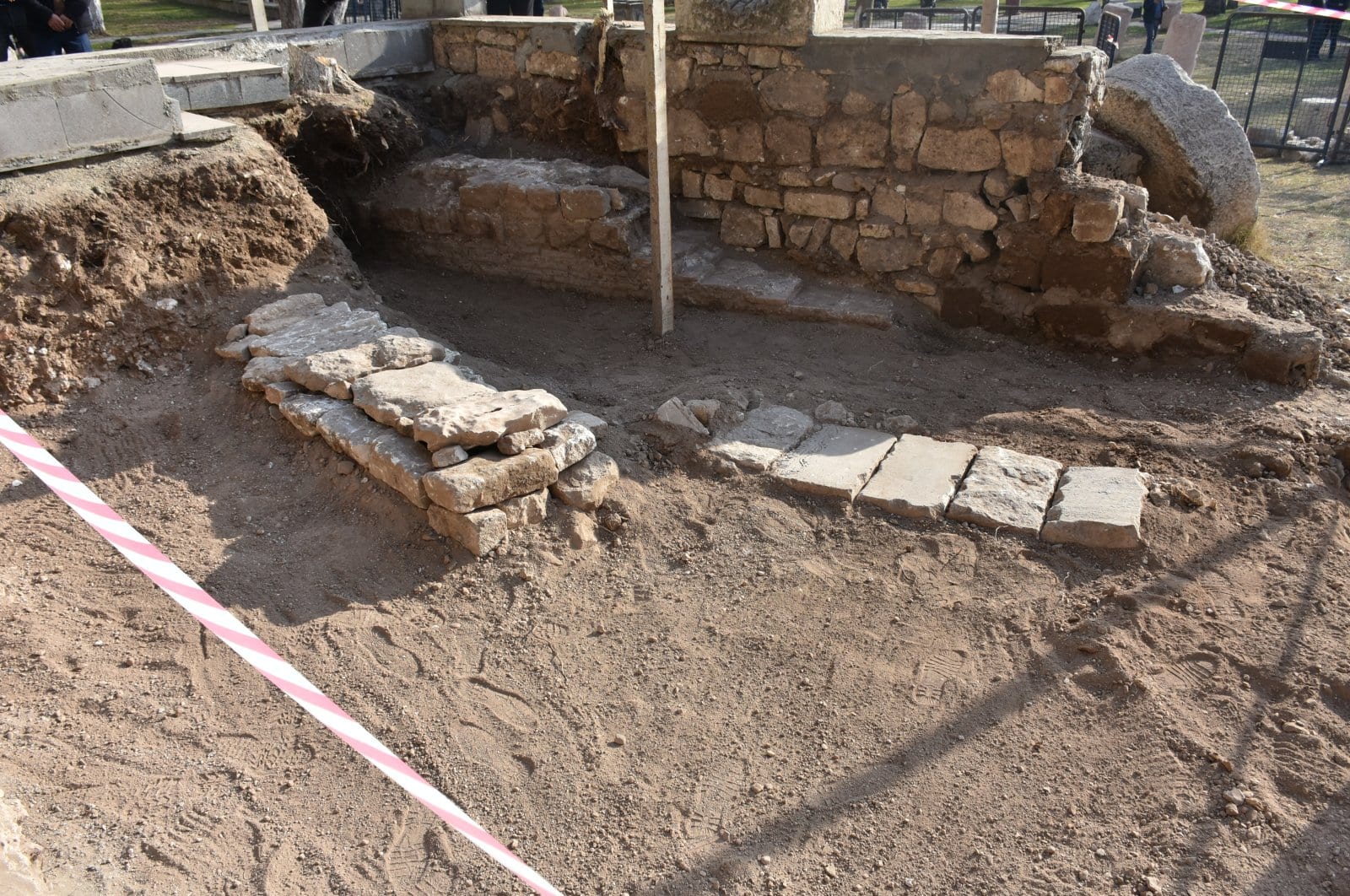 Graves of Anatolian Seljuk Sultan Kılıç Arslan I  and his daughter found in SE Turkey