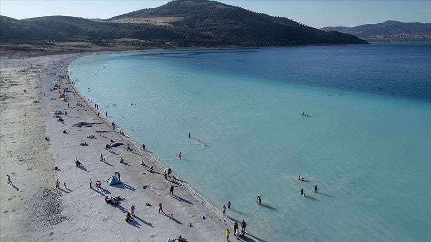 Over 800,000 people visit Turkey’s &#8220;Maldives&#8221; to see its crystal clear water amid COVID-19 pandemic