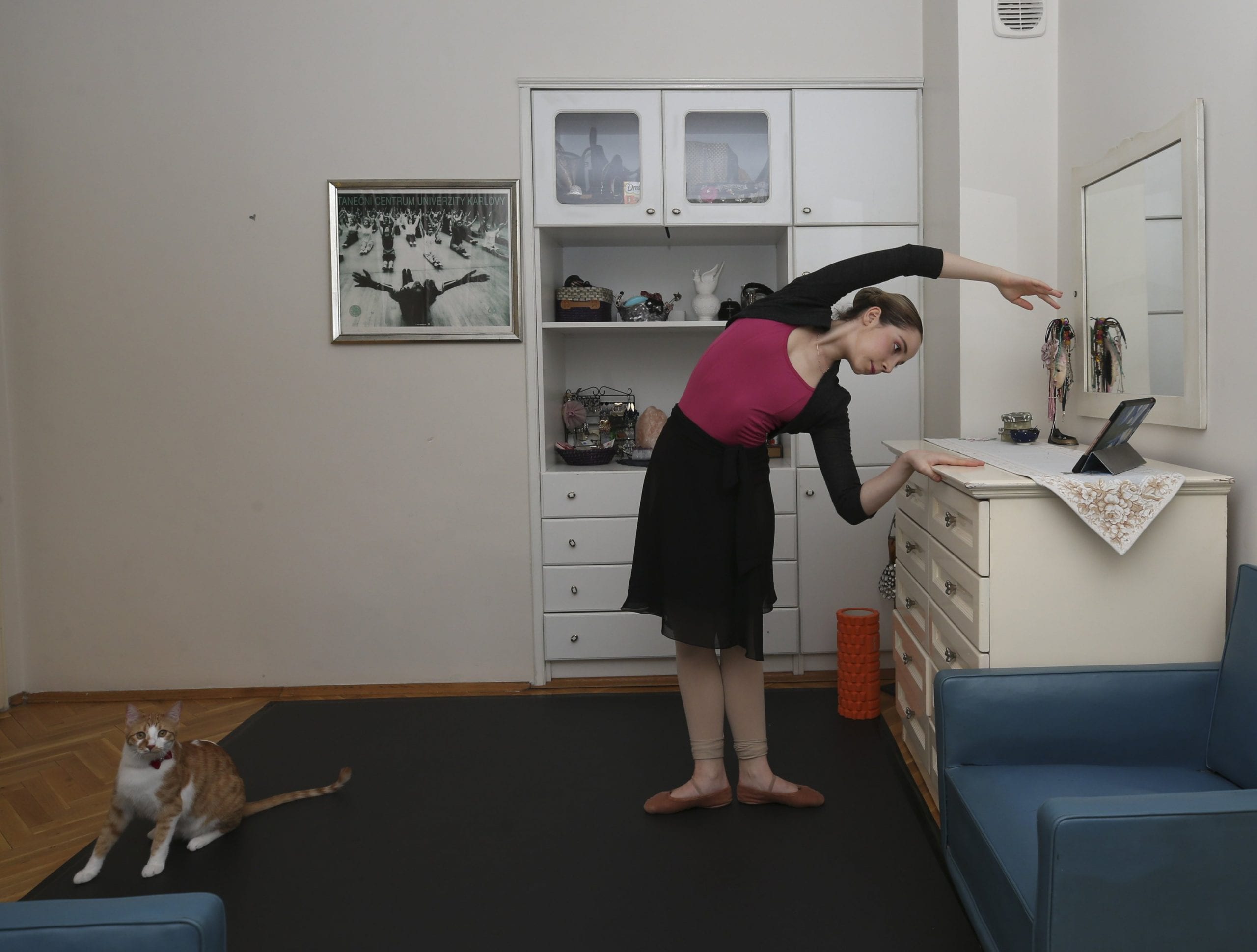 Турецкая балерина продолжает заниматься дома на фоне вспфшки вируса