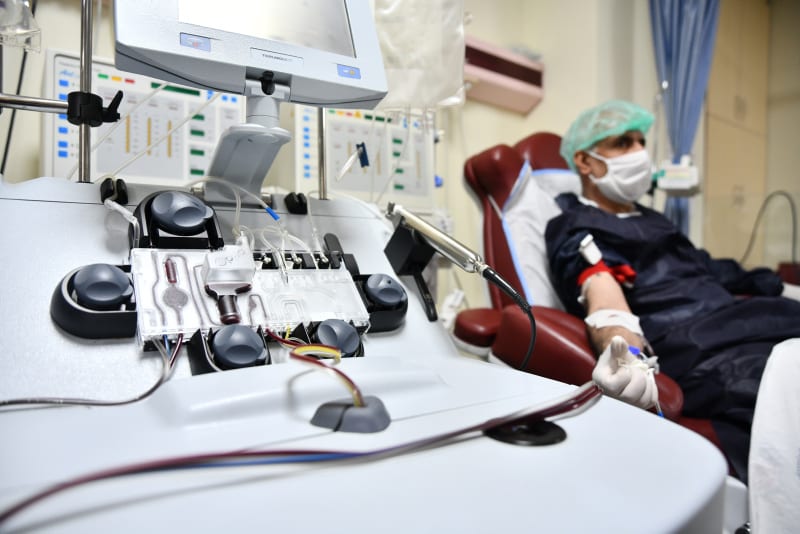 Вылечившиеся от коронавируса пациенты в Турции становятся донорами плазмы крови