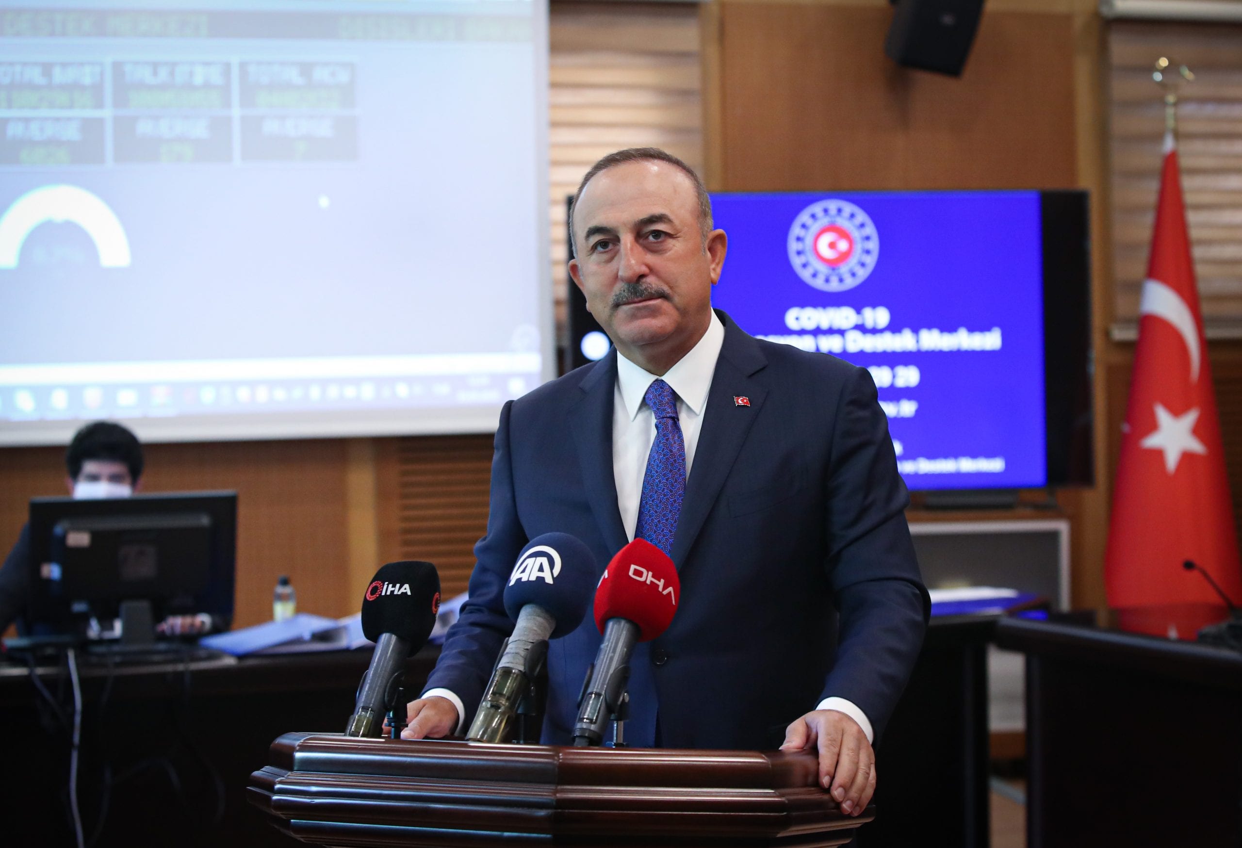 128 стран обратились за помощью к Турции во время эпидемии, заявил Чавушоглу