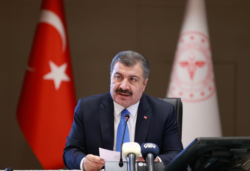 Турция прошла первый этап борьбы с пандемией, заявил министр