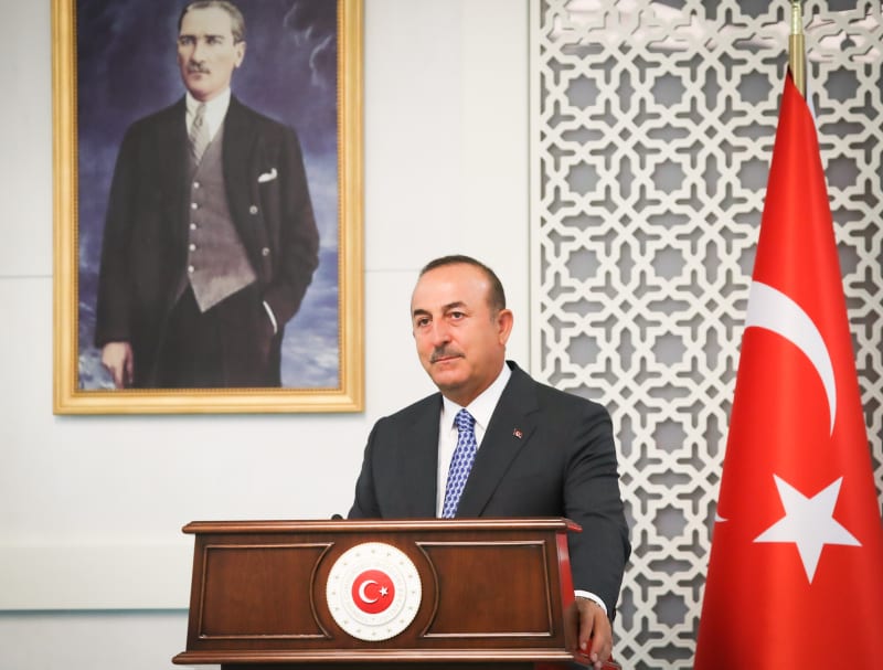 Глава МИД Турции обсудил с главами МИД ряда стран ситуацию с COVID-19