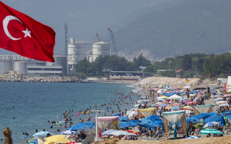 Бронирования на Курбан-байрам возрождают туристический сектор Турции
