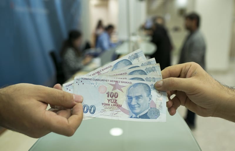 Турция ослабила ограничения на операции в турецких лирах с иностранными кредиторами