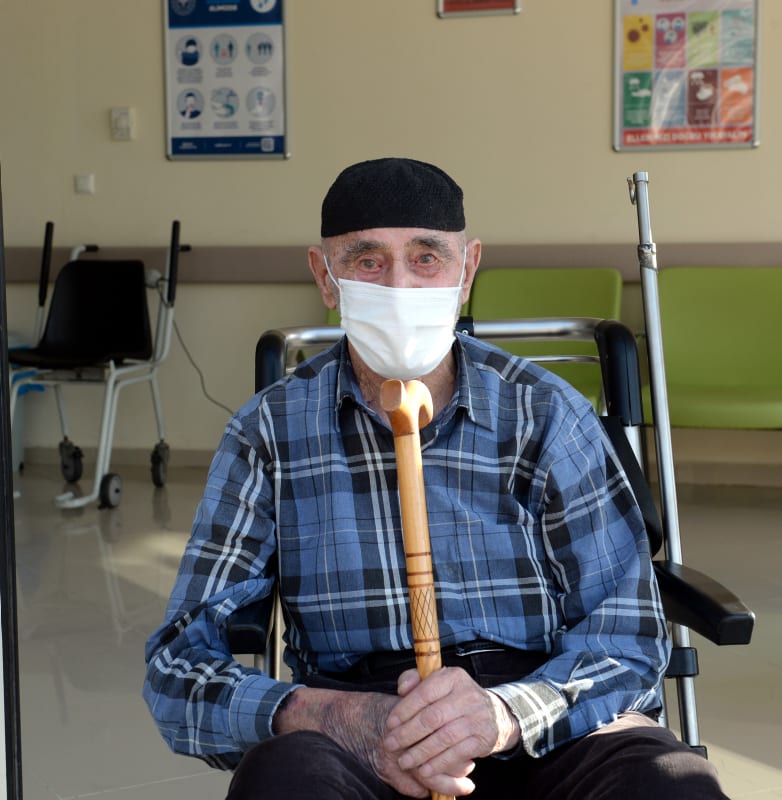 90-летний турок и его 70-летний сын вылечились от COVID-19