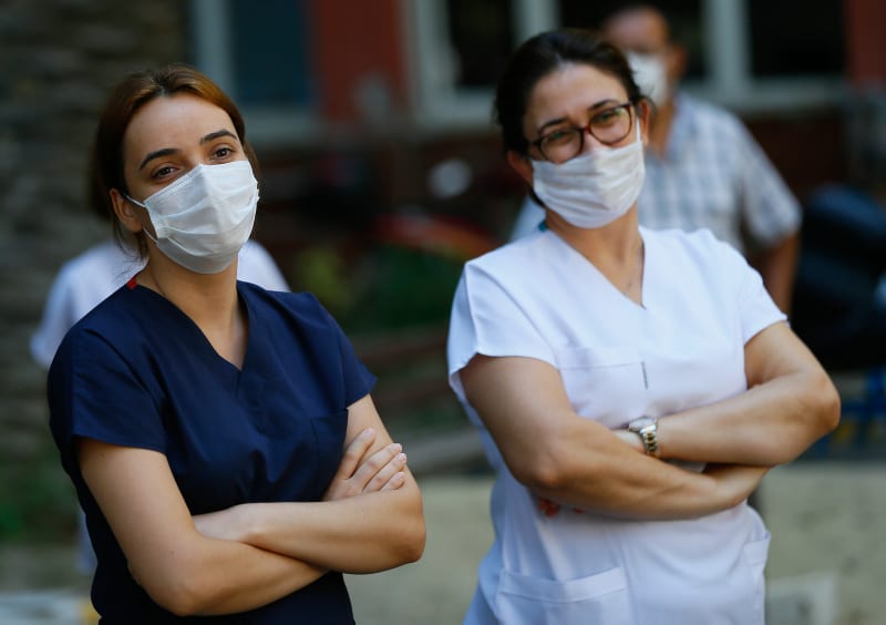 Турецкие врачи продолжают борьбу с пандемией