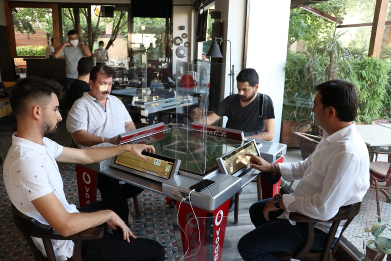 Игры в кофейнях Турции стали цифровыми в условиях пандемии COVID-19