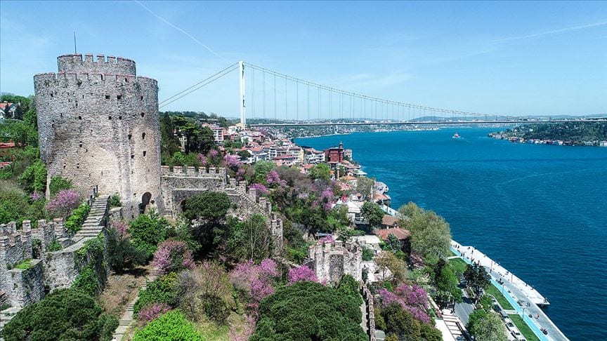 Стамбул отмечает 97-ю годовщину независимости