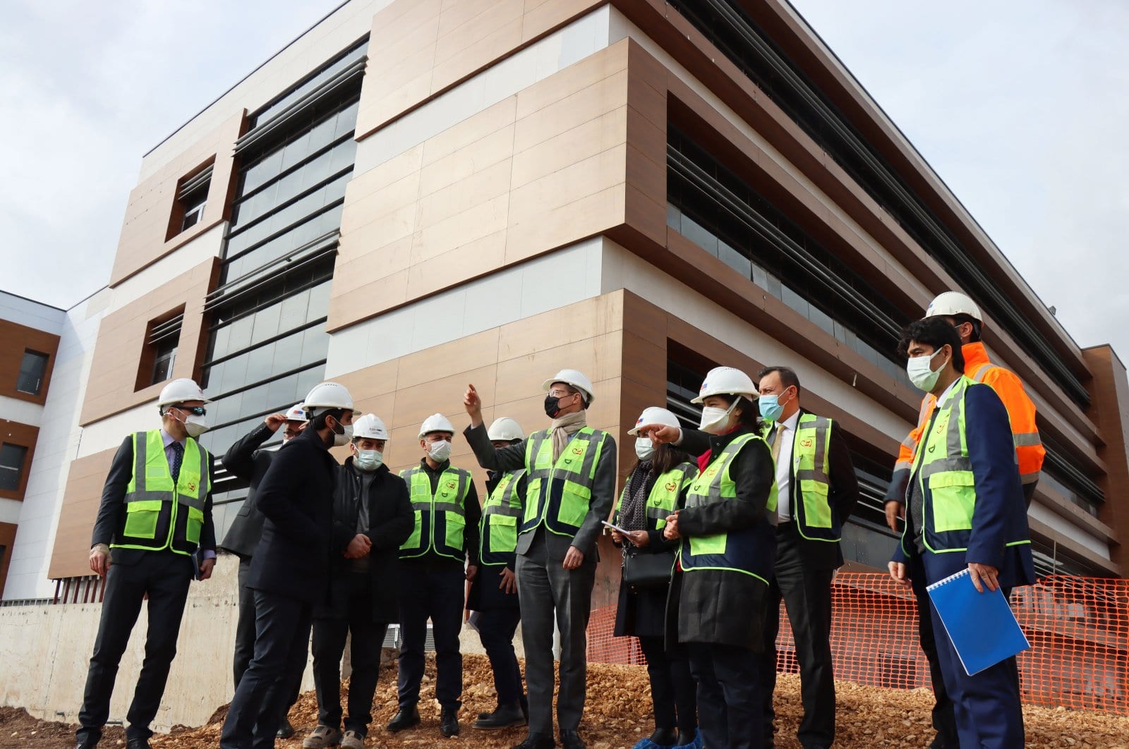 EU envoy visits site of new state hospital in Turkey’s Kilis