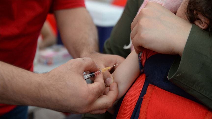 Более 650.000 медицинских работников в Турции получили дозу вакцины от COVID-19