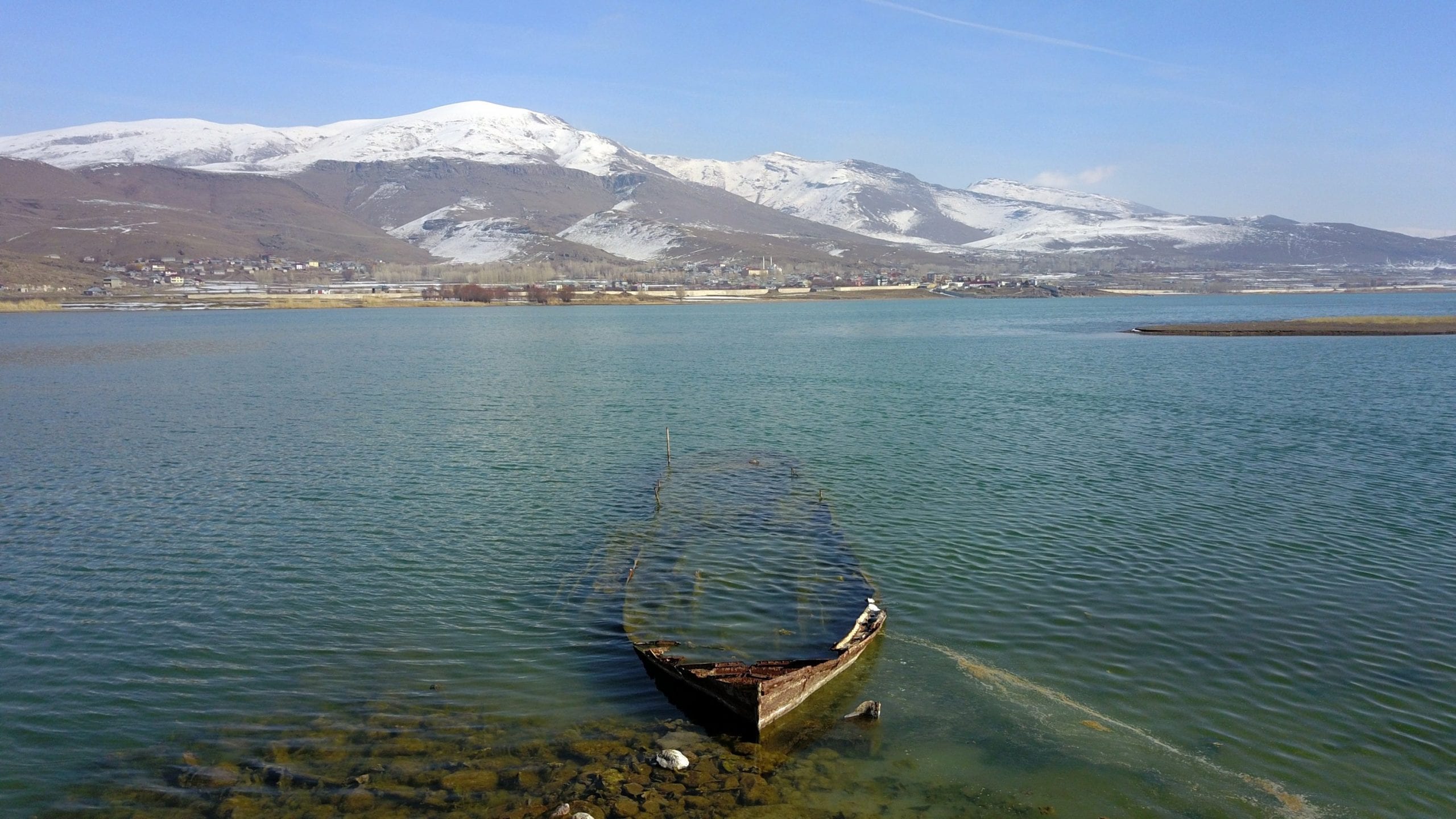 Sunken historical ship discovered in Turkey&#8217;s Lake Van