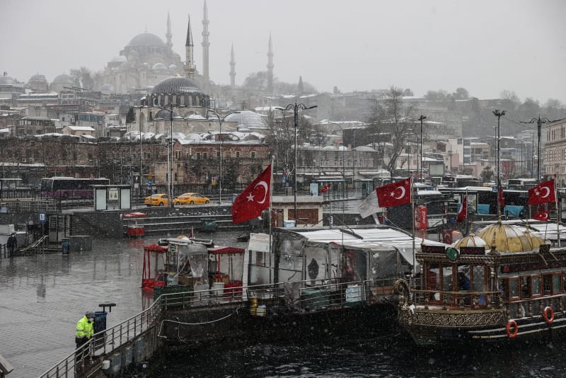 Сильный снегопад начался в Стамбуле
