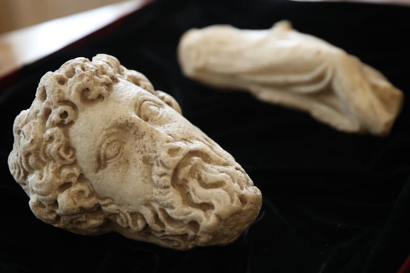 Hungary returns 412 artifacts seized from a smuggler to Turkey