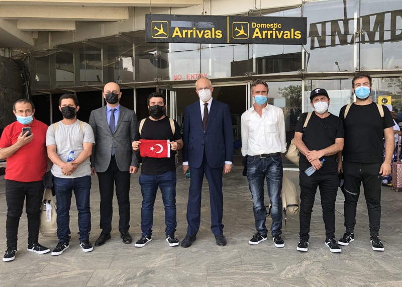 6 спасенных турецких моряков доставлены в посольство Турции в Нигерии