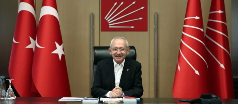 Лидер основной турецкой оппозиционной партии получил прививку от COVID-19