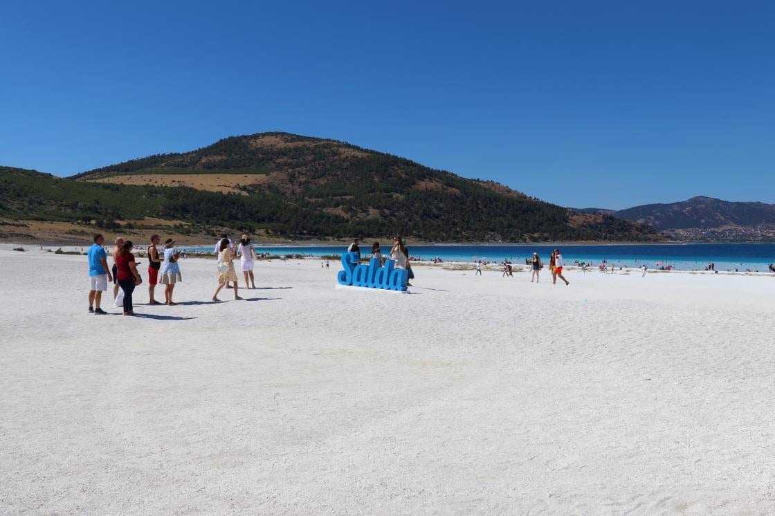 Турция планирует ограничить количество посетителей озера Салда из-за опасений загрязнения