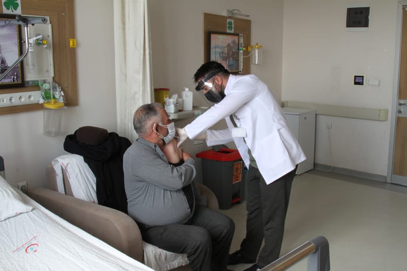 Turkish expert assured citizens of COVID-19 vaccine&#8217;s efficacy