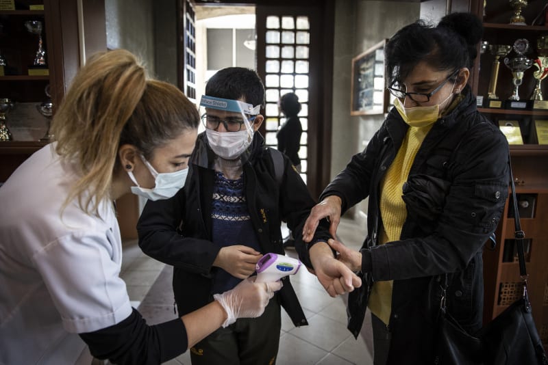 Студенты-инвалиды в Турции рады вернуться в школы на фоне пандемии COVID-19