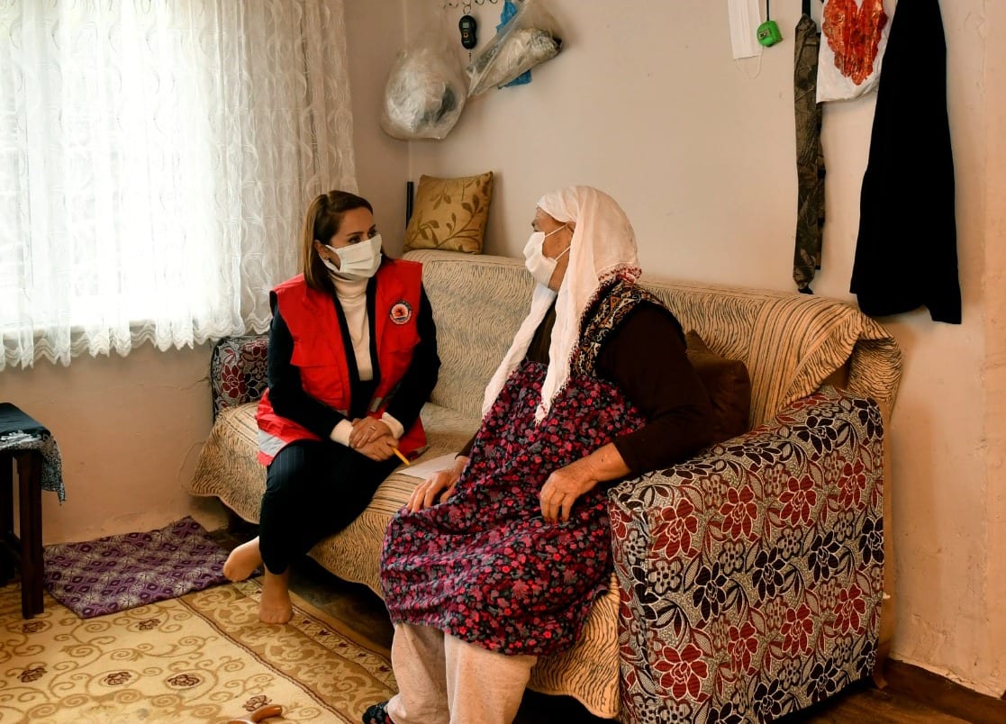 Группы социальной поддержки помогают нуждающимся в Турции на фоне пандемии