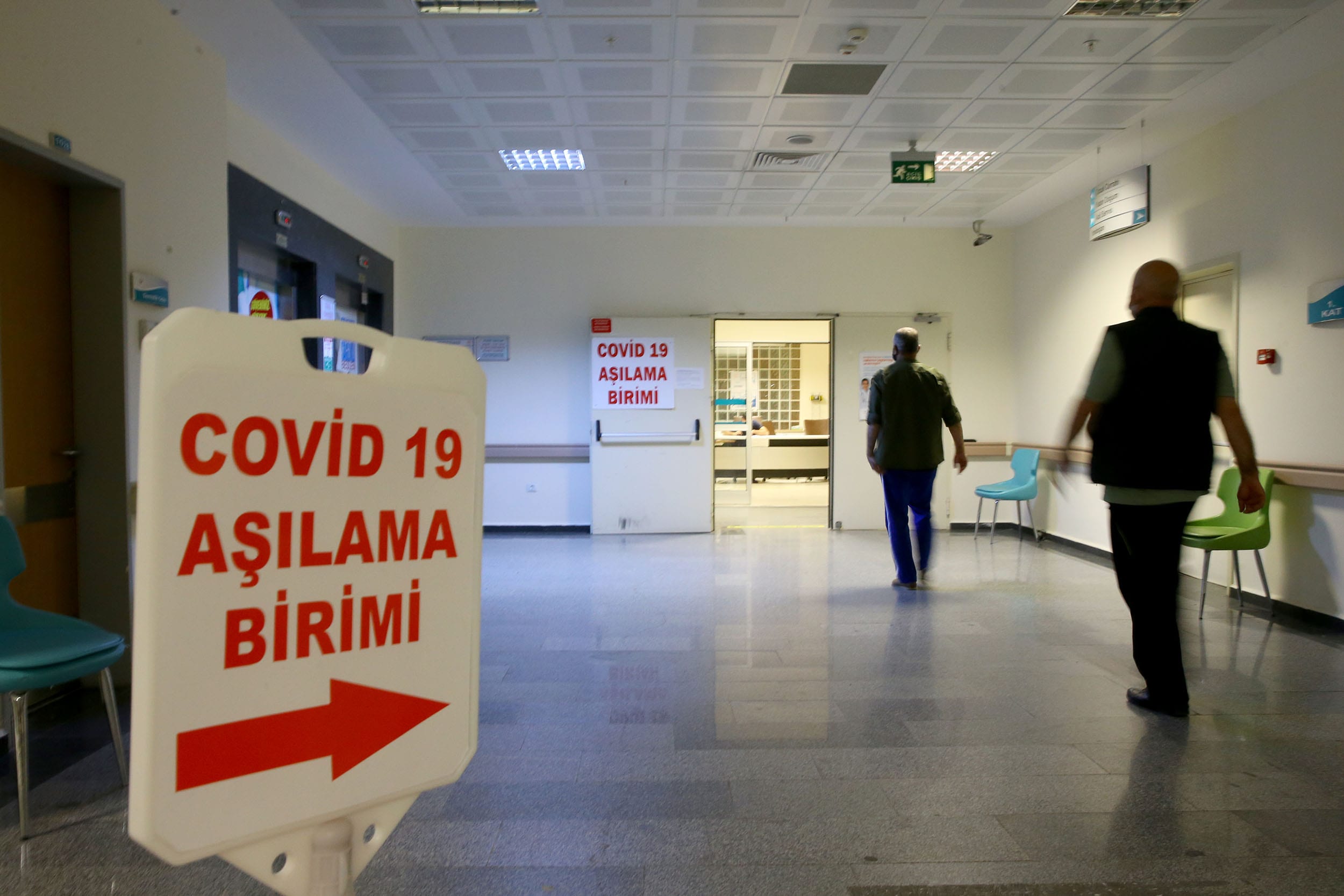 В Турции полностью вакцинированные люди получат удостоверения о вакцинации