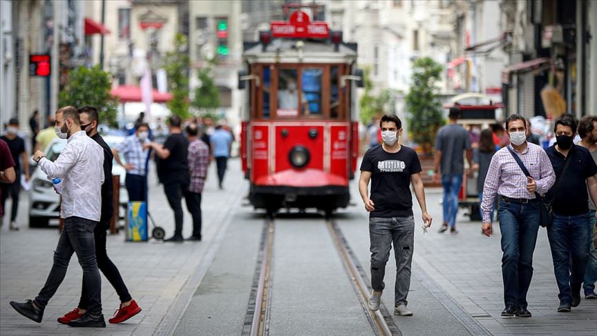 Число случаев COVID-19 в Турции снизилось на 72% после комендансткого часа