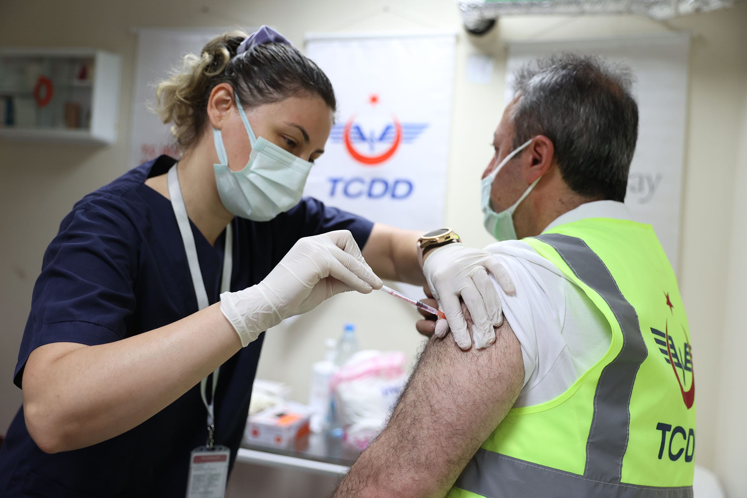Центры вакцинации без предварительной записи открываются по всей Турции