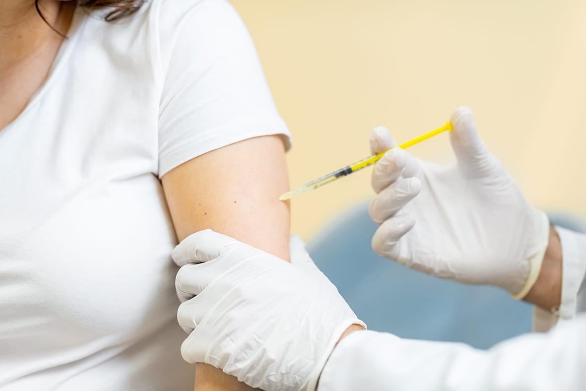 Турция включит вакцинированных людей в испытания местной прививки от COVID-19