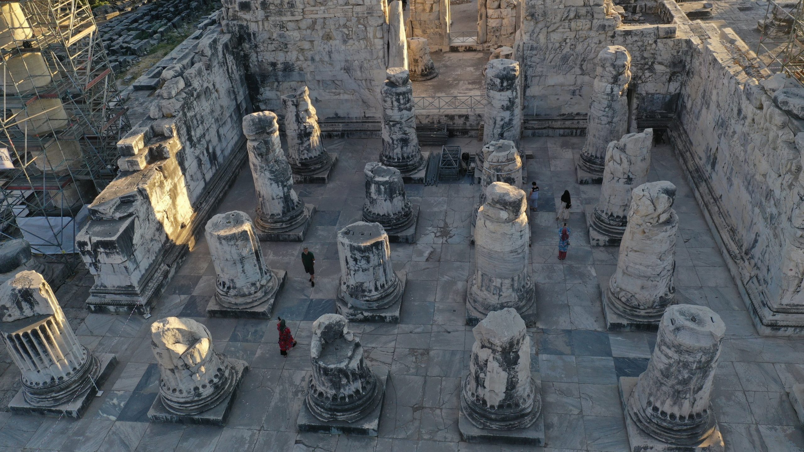 2300-летние колонны в турецком храме Аполлона будут отреставрированы