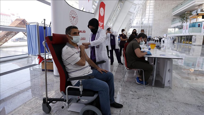 На сегодняшний день в Турции сделано около 104,9 миллиона прививок от COVID-19