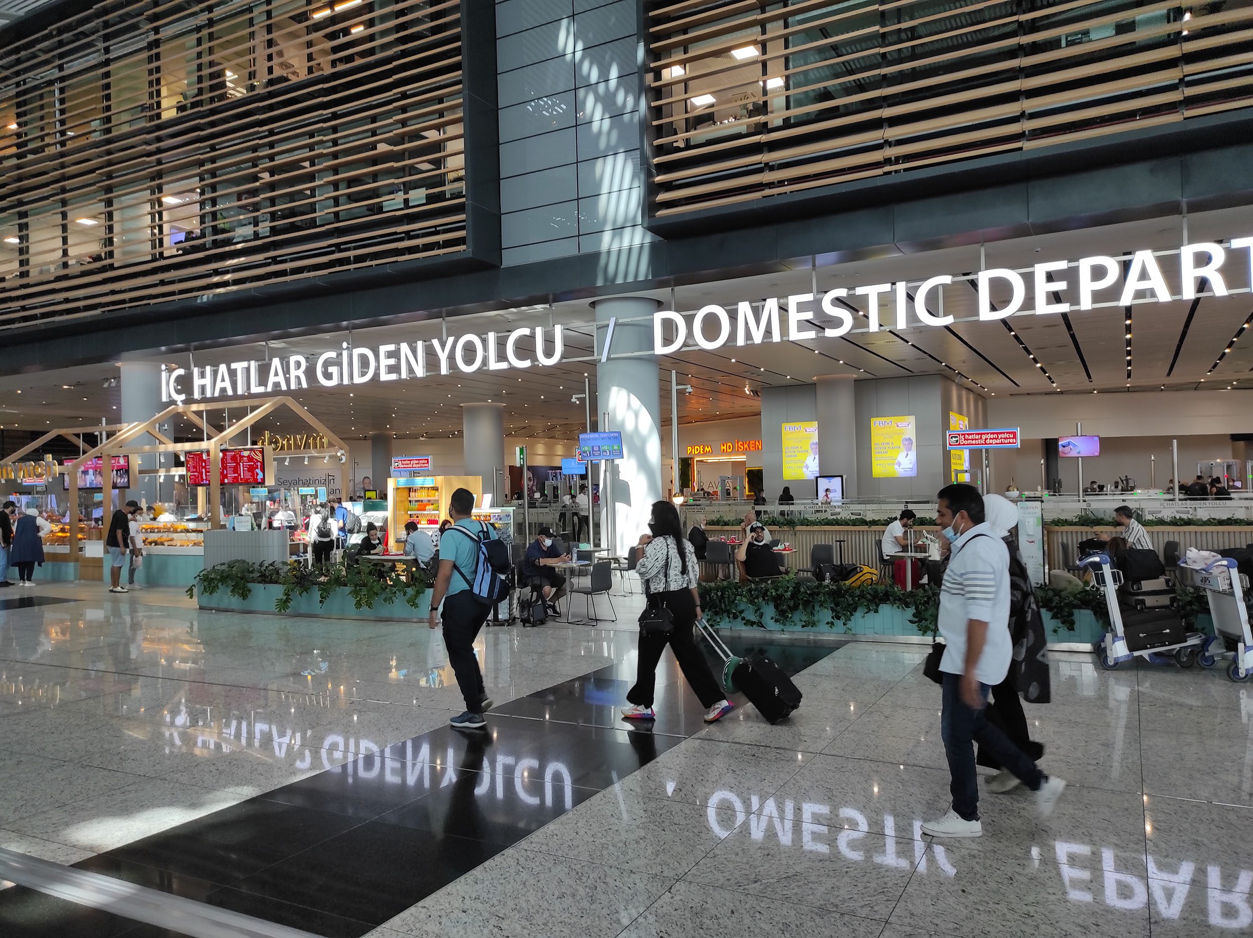 Пассажиропоток в аэропортах Турции резко вырос за первые 7 месяцев года