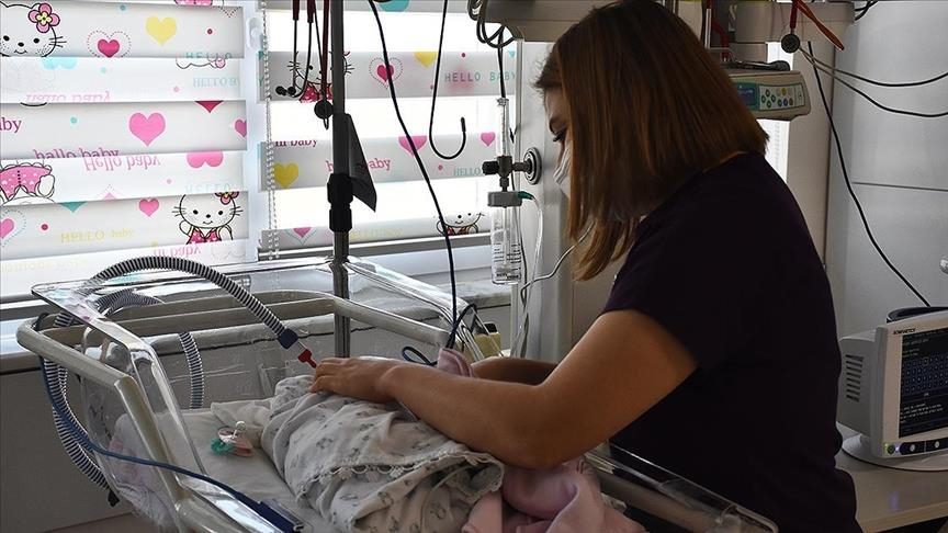 В Турции растет число смертей среди невакцинированных беременных женщин