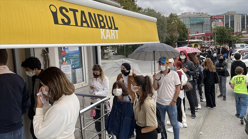 В Стамбуле заканчиваются проездные на общественный транспорт из-за опасений пандемии
