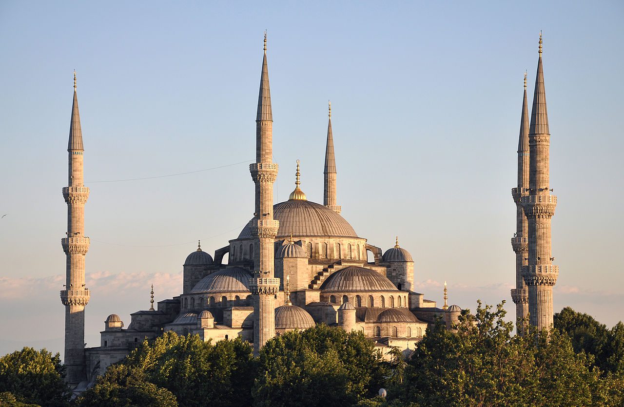 В Турции ослабили COVID-ограничения в мечетях
