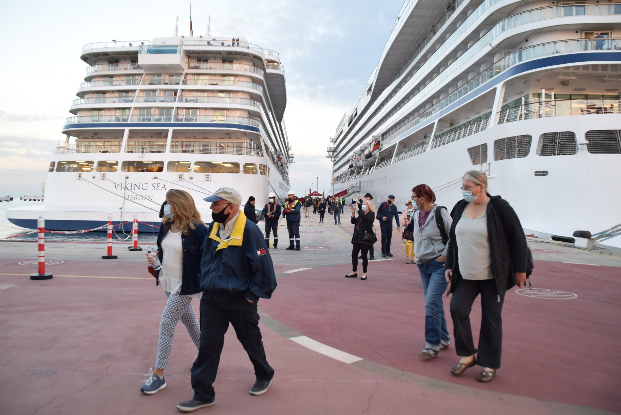 Kuşadası welcomed two more cruise ships on Saturday
