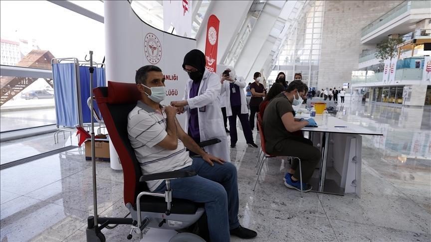 Уровень вакцинации двумя дозами в Турции превысил 80%