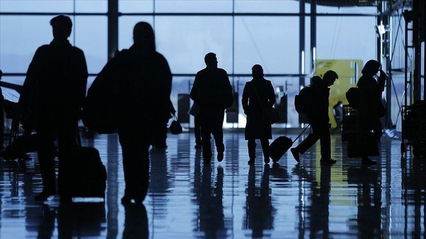 Комиссия ЕС рекомендует ежедневно пересматривать ограничения на поездки из-за штамма омикрон
