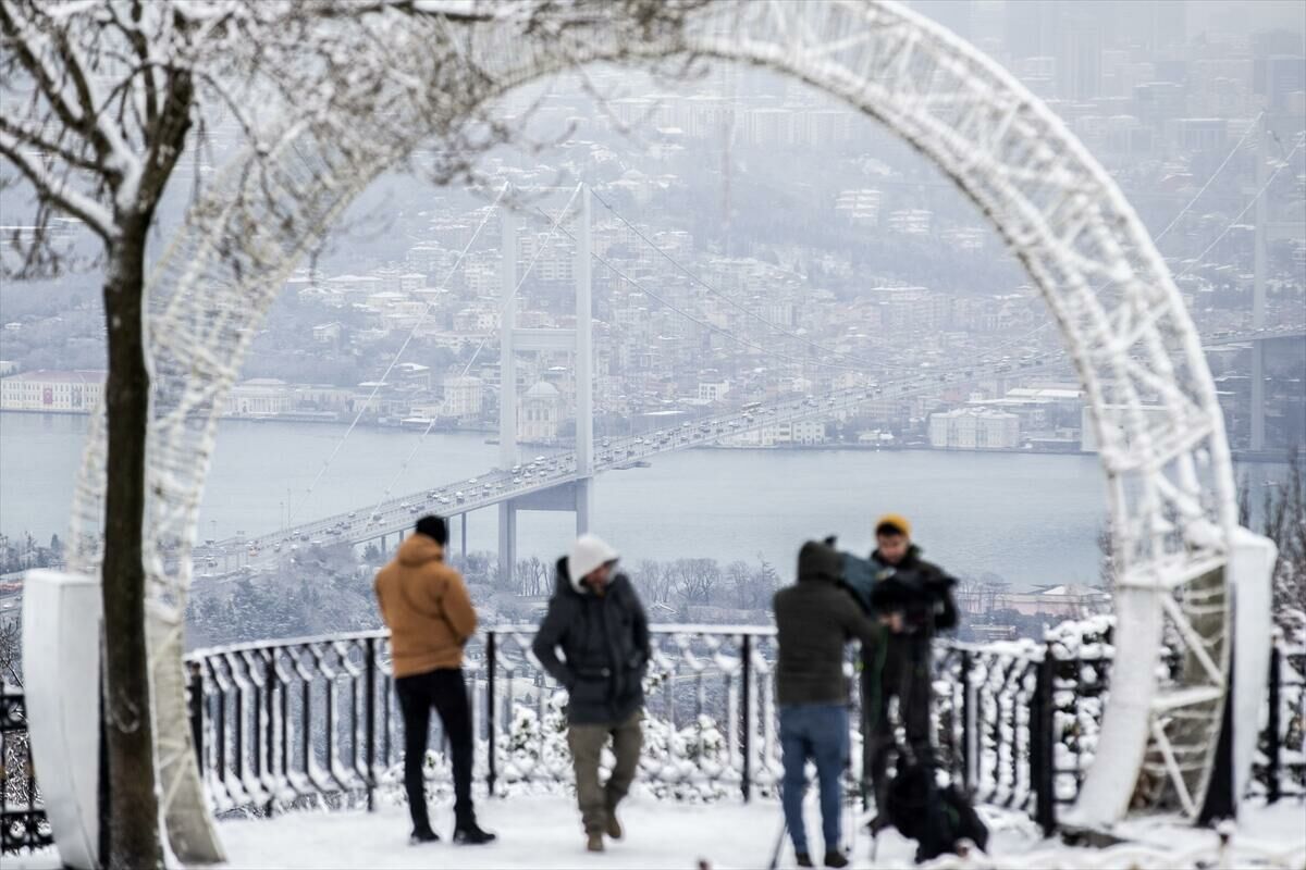 Long-awaited snow blankets Istanbul